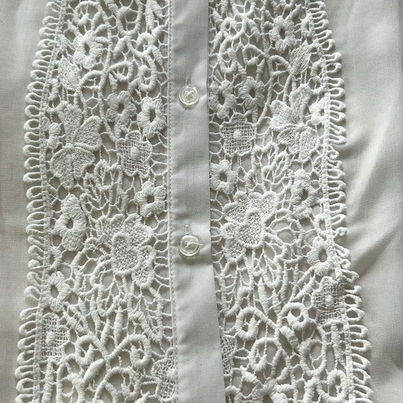 NEW PHOTOS! BLOUSE, CROCHET FRONT, WHITE, SIZE 4X, LONG SLEEVE, BUTTON CUFFS, - Picture 1 of 11